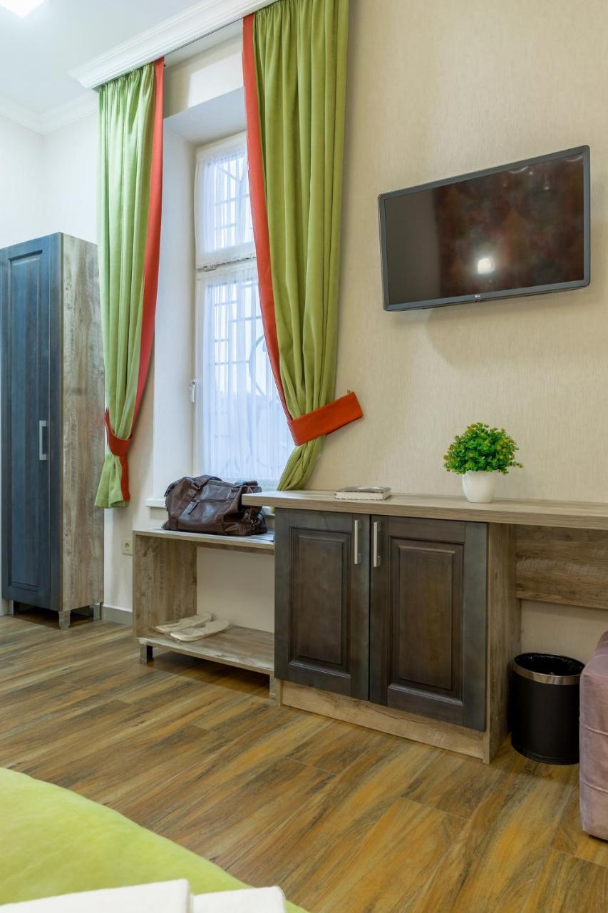 Mini Hotel Barvy Lvova On Horodotska St. Extérieur photo